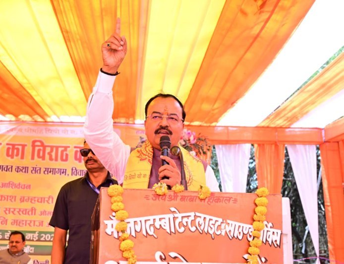 Lucknow : चिल्ली धाम में श्रीमद्भागवत कथा और गायत्री महायज्ञ का समापन, उप मुख्यमंत्री केशव प्रसाद मौर्य ने 'हमारा ग्राम-हमारा तीर्थ' अभियान को सराहा