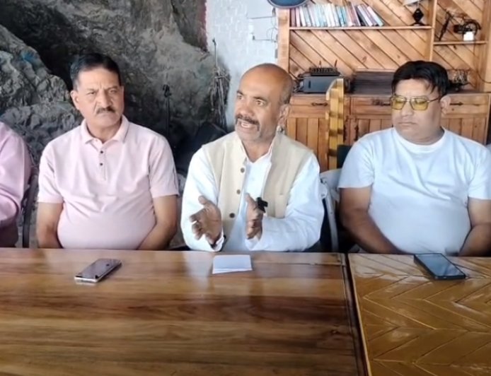 Mussoorie:  मसूरी पर बढ़ता दबाव, भाजपा नेता रविंद्र बोले- 'कंक्रीट के जंगल में बदल रही क्वीन ऑफ हिल्स'। 