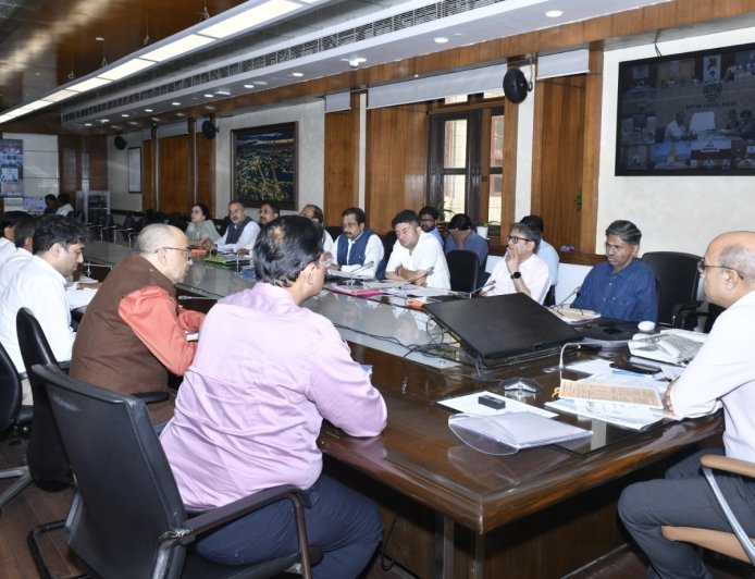 Lucknow : लेखपाल और बीएड प्रवेश परीक्षा की तैयारियां पूरी: निष्पक्षता बनाए रखना सरकार की प्राथमिकता, कड़े सुरक्षा इंतजामों के बीच होगी लाइव निगरानी