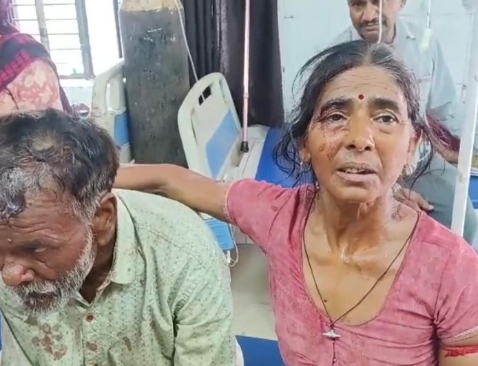 Hathras : मेड़ और सरकारी नाली काटने को लेकर दो पक्षों में खूनी संघर्ष, लाठी-डंडे चलने से एक ही परिवार के चार लोग घायल, एक जिला अस्पताल रेफर
