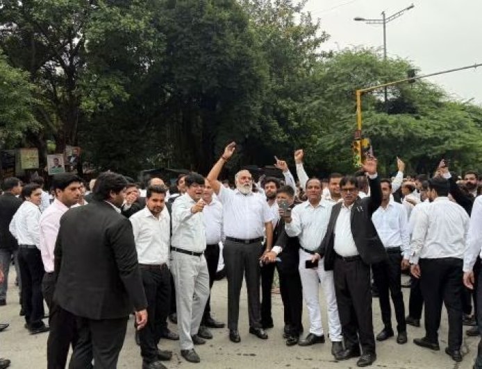 उच्च न्यायालय ने बार एसोसिएशनों को जारी की सख्त चेतावनी, कहा- हड़ताल के कारण आम जनता के अधिकारों का न हो हनन।