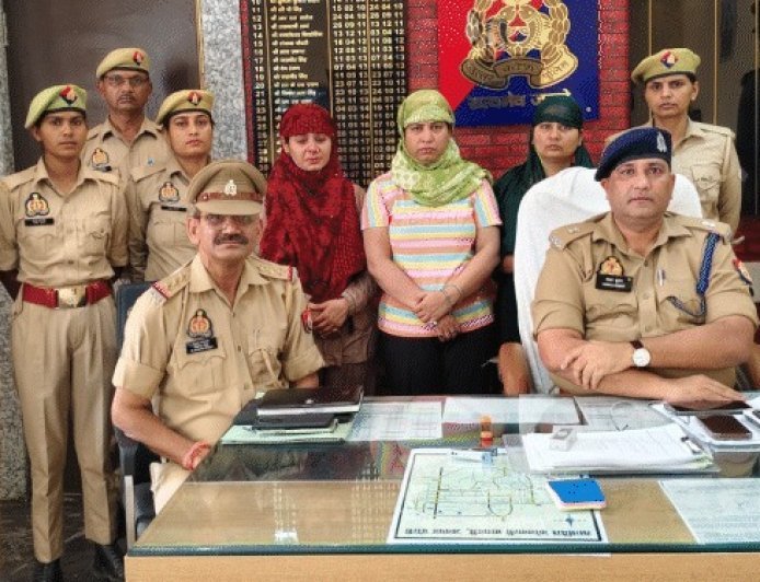 नीली बत्ती की गाड़ी, फर्जी गनर और नकली सचिवालय पास... फर्जी ‘आईएएस’ अधिकारी विप्रा मिश्रा ने यूपी के कई जिलों में की करोड़ों की ठगी।