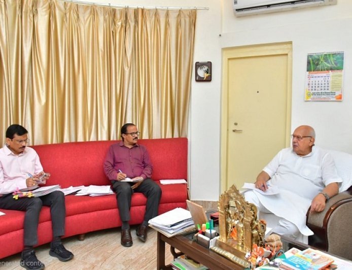 Lucknow: 31 मई तक सभी बीज केंद्रों पर पहुंचेगा स्टॉक, कृषि मंत्री सूर्य प्रताप शाही के सख्त निर्देश। 