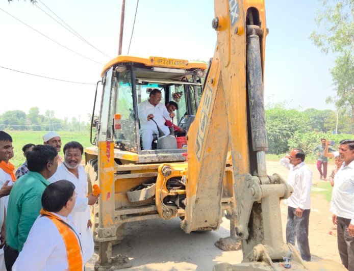 Pilibhit : गोमती उद्गम तीर्थ स्थल मार्ग के चौड़ीकरण का काम शुरू, विधायक बाबूराम पासवान ने किया शुभारंभ