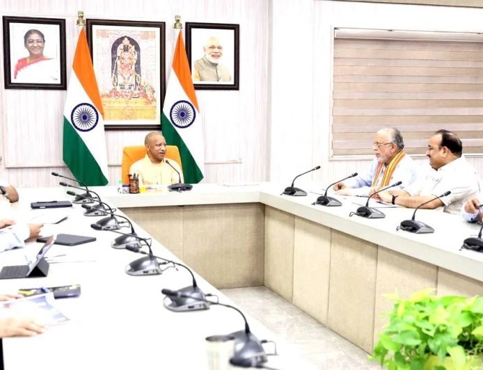 Lucknow : योगी ने डाटा सेंटर क्लस्टर, प्रोजेक्ट गंगा और गेहूं प्रसंस्करण नीति की उच्च स्तरीय समीक्षा की