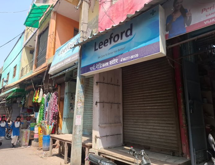 Hathras : ऑनलाइन दवा व्यापार के विरोध में सासनी का खुदरा बाजार बंद, अस्पतालों के खुले रहने से मरीजों को मिली राहत
