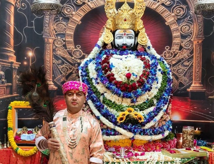मनौना धाम मे भीषण गर्मी की के कारण  आरती तथा आशीर्वाद समय के समय मे हुआ परिवर्तन। 