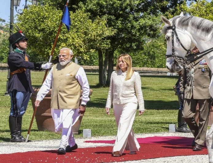 वैश्विक कूटनीति के मंच पर 'मेलोडी' का नया अध्याय- भारत और इटली के बीच अत्याधुनिक रक्षा सौदों और रणनीतिक समझौतों पर लगी मुहर।