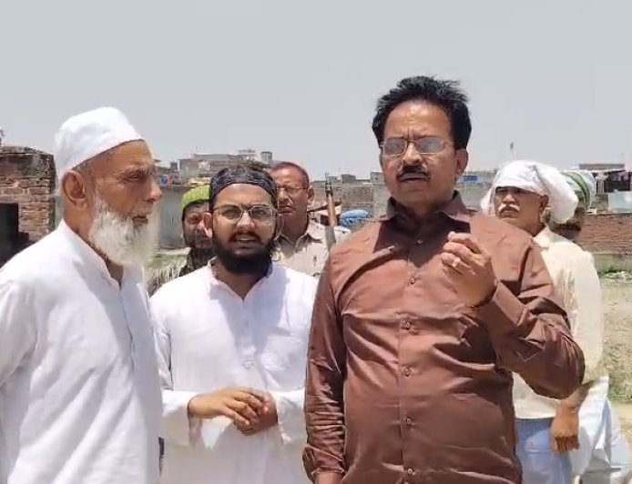सम्भल में चला तालाब बचाओ अभियान: बराही में 10 हेक्टेयर जमीन से हटा कब्जा, बुलडोजर लेकर पहुंचा प्रशासन।