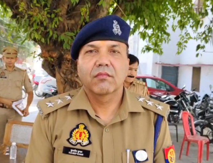 सम्भल में ईद को लेकर पीस कमेटी बैठक, प्रशासन बोला - अमन-चैन बिगाड़ने वालों को नहीं मिलेगा मौका।