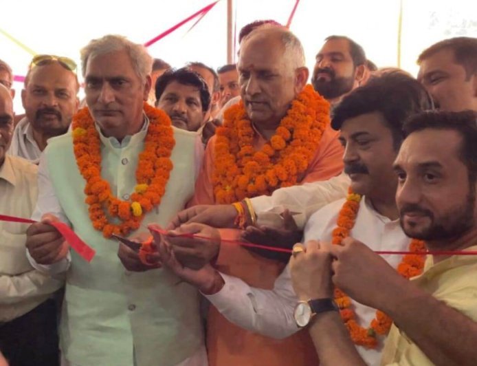 Saharanpur : मुजफराबाद में खुला इलेक्ट्रिक स्कूटी का नया शोरूम, पूर्व विधायक और राज्य मंत्री ने किया उद्घाटन