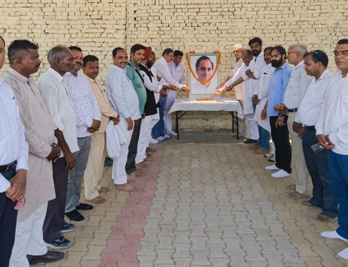Saharanpur : राजीव गांधी की पुण्यतिथि पर कांग्रेस कार्यकर्ताओं ने अर्पित की श्रद्धांजलि, देश के विकास में योगदान को सराहा