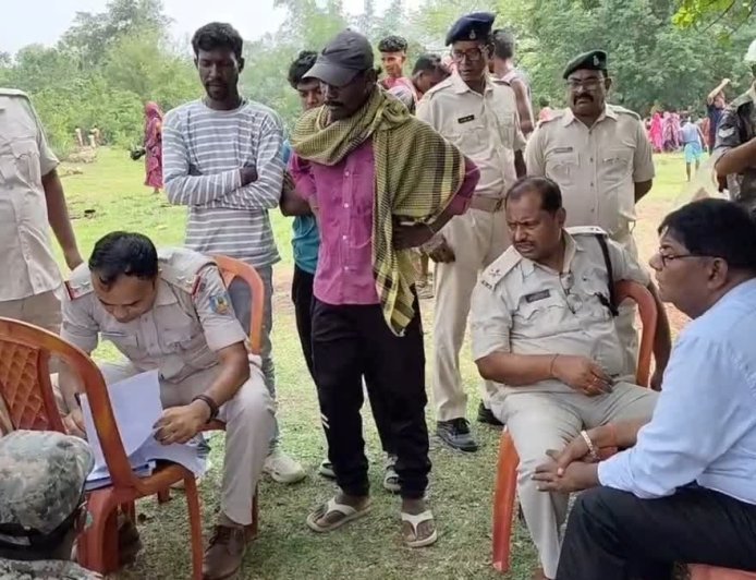 झारखंड के पाकुड़ में रोंगटे खड़े कर देने वाली वारदात: शक के अंधेरे में सनकी पति ने पत्नी को पत्थर से कुचला, मासूम बेटी की गला घोंटकर ली जान।