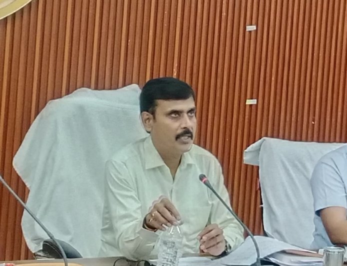 Ballia : यूपी पुलिस भर्ती परीक्षा को लेकर बलिया प्रशासन मुस्तैद, केंद्रों पर तैनात रहेगी मेडिकल टीम, जिलाधिकारी ने दिए पुख्ता इंतजाम के निर्देश
