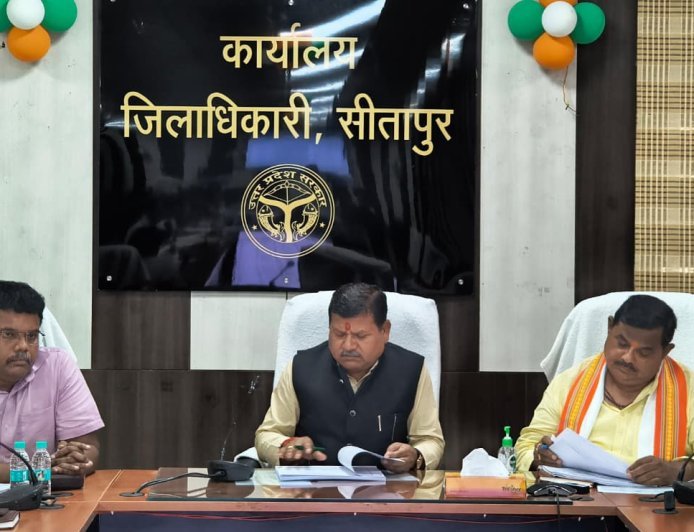 Sitapur : लोक निर्माण विभाग के विकास कार्यों की समीक्षा बैठक, नगर विकास राज्यमंत्री राकेश राठौर गुरु ने अफसरों को दिए जरूरी निर्देश