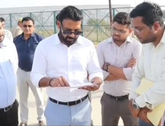 Saharanpur : निर्माणाधीन स्पोर्ट्स कॉलेज का जिलाधिकारी ने किया मुआयना, बेहतर काम और तय समय में निर्माण पूरा करने के निर्देश