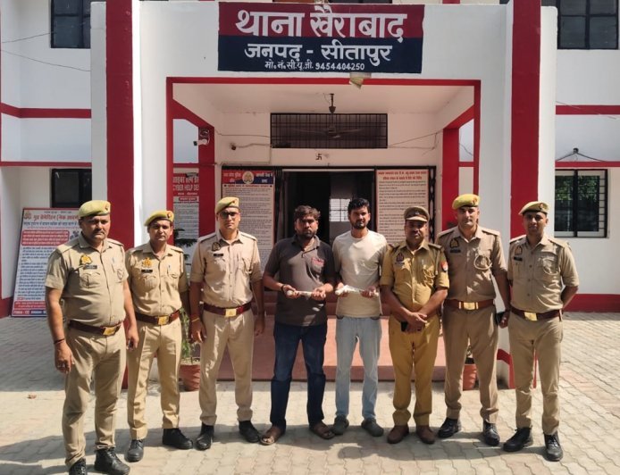 Sitapur : गैरकानूनी हथियारों के साथ तीन शातिर बदमाश गिरफ्तार, बड़े रिकॉर्ड वाला अपराधी भी पुलिस की गिरफ्त में