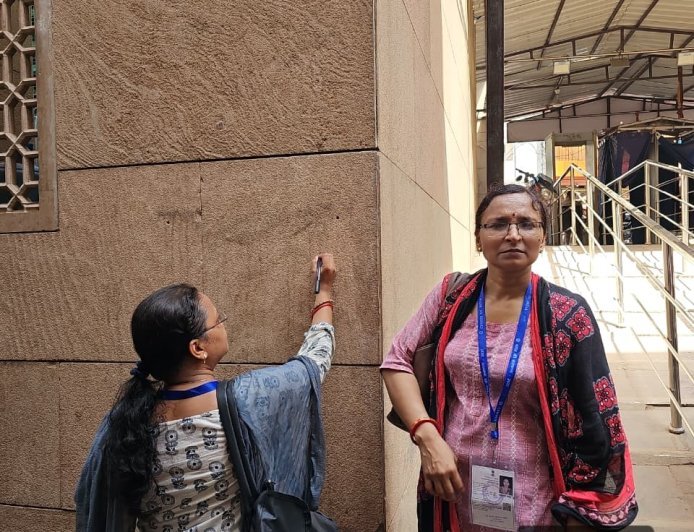 Varanasi : बाबा विश्वनाथ मंदिर से वाराणसी में डिजिटल जनगणना की शुरुआत, घरों की सूची बनाने मैदान में उतरे प्रगणक