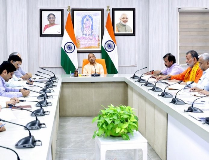 Lucknow: श्रमिक राज्य की प्रगति की सबसे बड़ी शक्ति, उन्हें सम्मान और सुरक्षा देना सरकार की प्राथमिकता : मुख्यमंत्री योगी