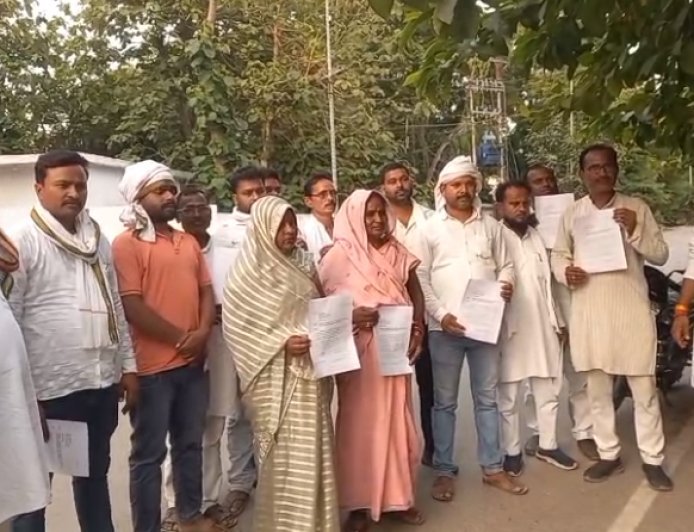 Ballia: विकास के लिए आवंटित राजस्व के दुरुपयोग का करोड़ के  सभासदों ने लगाया आरोप।