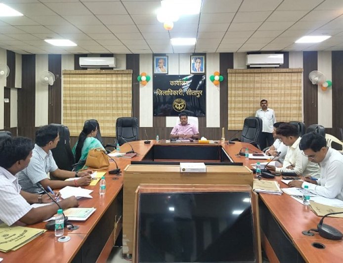 Sitapur: डीएम की अध्यक्षता जिला आयुष समिति की बैठक हुई संपन्न।