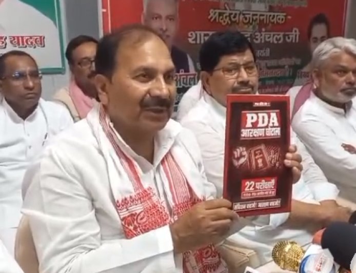 Ballia: सुनियोजित तरीके से पेपर खुद लीक करवाती है सरकार - संग्राम