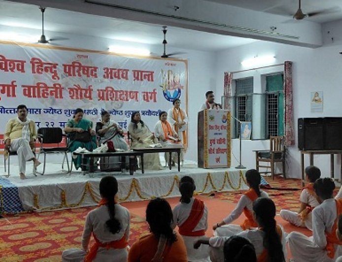 Hardoi: संडीला में दुर्गा वाहिनी का सात दिवसीय प्रांत शौर्य प्रशिक्षण वर्ग शुरू।