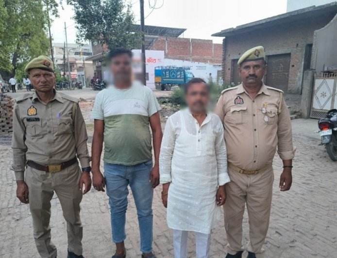 Hathras: टेंपो चालकों से अवैध वसूली करने वाले गिरोह का भंडाफोड़, दो आरोपी गिरफ्तार। 