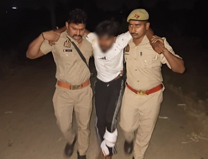 Hathras: ढकपुरा हत्याकांड का आरोपी पुलिस मुठभेड़ में घायल, गिरफ्तार। 