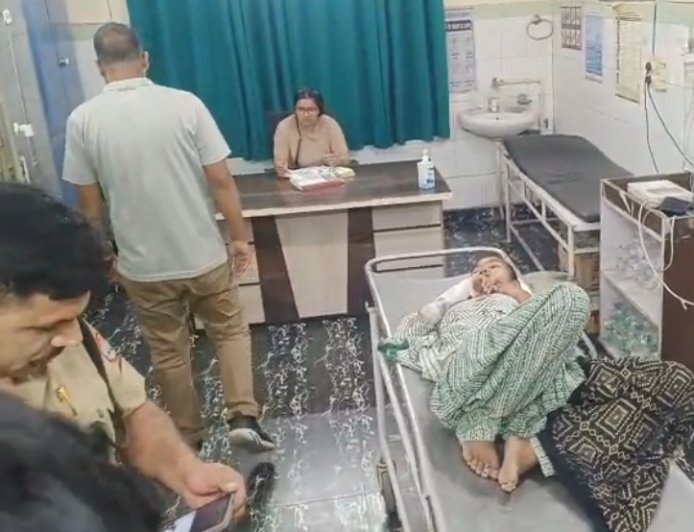 Bajpur : कार और बाइक की भीषण टक्कर में बच्ची और दंपति समेत चार लोग गंभीर रूप से घायल