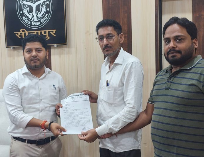 Sitapur : भीषण गर्मी और लू के कारण जनगणना कार्य स्थगित करने की मांग, शिक्षक संघ ने बीएसए को सौंपा ज्ञापन
