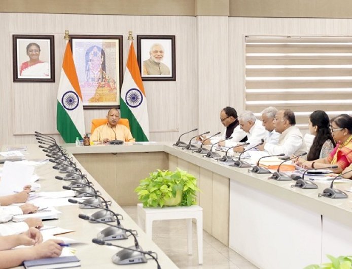 Lucknow: एम्बुलेंस रिस्पॉन्स टाइम और कम करने के निर्देश, मुख्यमंत्री ने कहा- आपात स्थिति में हर मिनट महत्वपूर्ण।