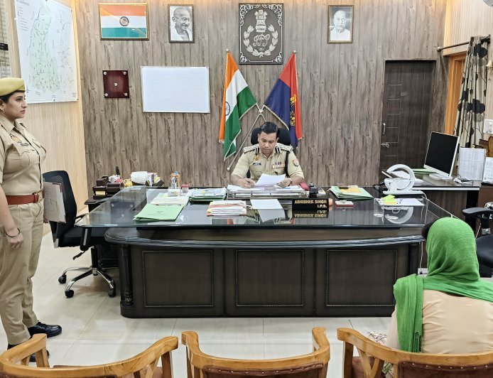 Saharanpur : डीआईजी अभिषेक सिंह ने जनसुनवाई में सुनीं लोगों की समस्याएं, समय पर और सही जांच के दिए कड़े निर्देश