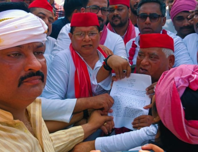 Ayodhya : विभिन्न जनसमस्याओं को लेकर समाजवादी पार्टी का बड़ा प्रदर्शन, सरकार के खिलाफ जमकर की नारेबाजी