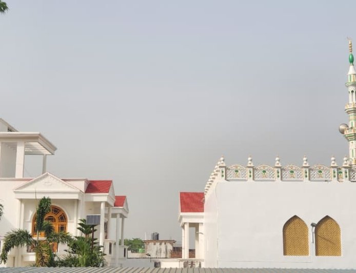 Sitapur : अपराध से जुड़े व्यक्ति का आलीशान साम्राज्य चर्चा में, कुख्यात अपराधी से संबंधों को लेकर जांच एजेंसियां सतर्क