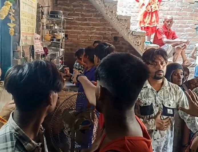 Bajpur: संदिग्ध परिस्थितियों में फांसी लगाकर आत्महत्या कर ली। 