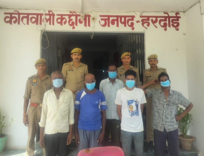 Hardoi : हरदोई पुलिस ने पांच वारंटी अभियुक्तों को गिरफ्तार किया