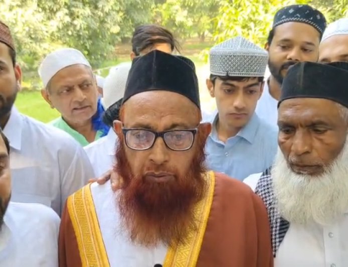 Sambhal : 838 जगह अदा हुई ईद-उल-अज़हा की नमाज़, सम्भल में अमन-चैन और भाईचारे की मिसाल