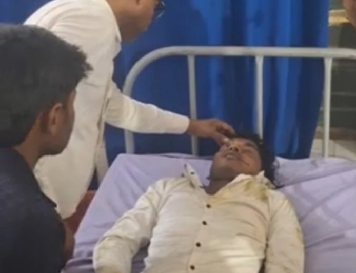 Hardoi : डेरी से दूध देकर लौट रहे बाइक सवार दो युवक खाई में गिरे, एक की हालत नाजुक होने पर मेडिकल कॉलेज रेफर