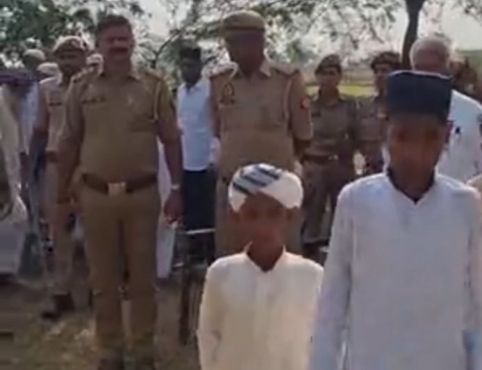Hardoi : सुरक्षा के पुख्ता इंतजामों के बीच शांतिपूर्वक संपन्न हुई बकरीद की नमाज, प्रशासनिक अधिकारियों के साथ भारी पुलिस बल रहा तैनात