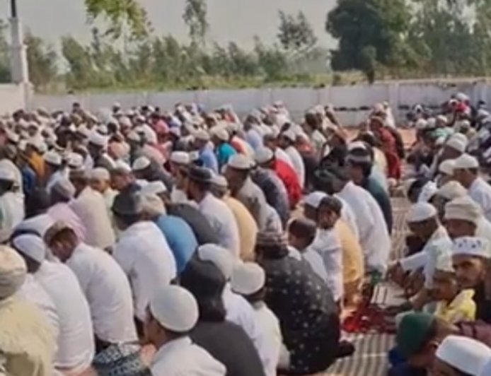 Hardoi : सुरक्षा बलों की निगरानी में छह प्रमुख स्थानों पर हुई बकरीद की नमाज, थानाध्यक्ष ने की खुले में कुर्बानी न करने की अपील