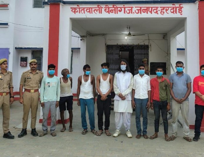 Hardoi: बिना अनुमति बुद्ध प्रतिमा स्थापना पर बवाल, पुलिस पर पथराव; 11 गिरफ्तार।