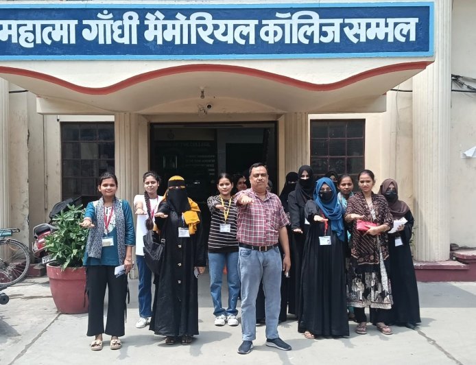 Sambhal: एक युद्ध नशे के विरुद्ध : एमजीएम कॉलेज में छात्रों ने ली नशामुक्ति की शपथ। 