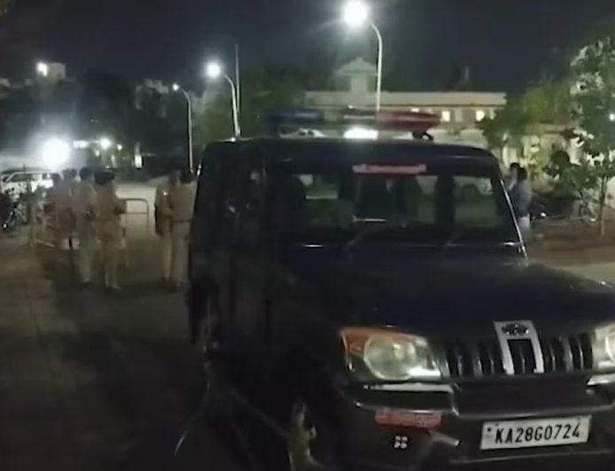 आंखों में मिर्च झोंककर गर्दन और हाथ काटे, एक ही परिवार के 6 लोगों को बेरहमी से उतारा मौत के घाट।