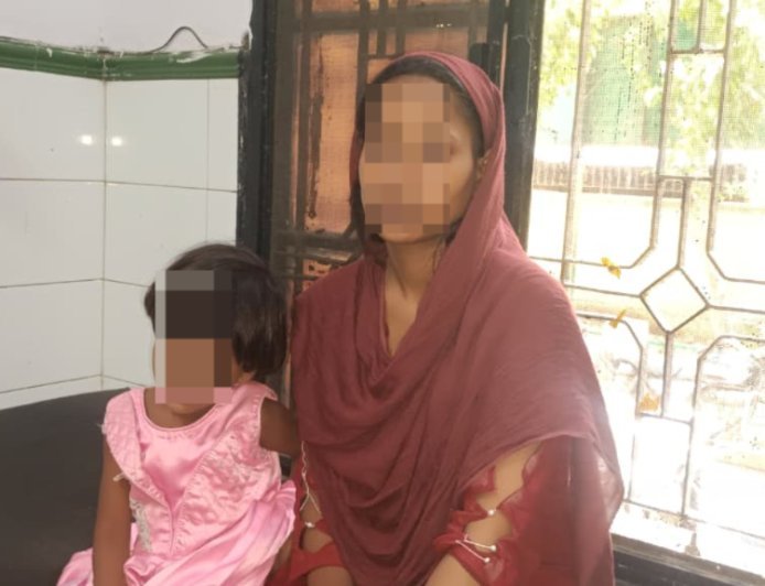 Sambhal: प्यार की शादी का दर्दनाक अंजाम: पति की मारपीट से घायल, घर से निकाली गई महिला, थाने पहुंचकर मांगा इंसाफ। 