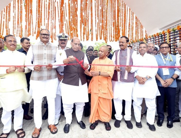 Lucknow: नौसेना शौर्य वाटिका का लोकार्पण, राजनाथ सिंह बोले- सीएम योगी के नेतृत्व में बदली यूपी की पहचान।