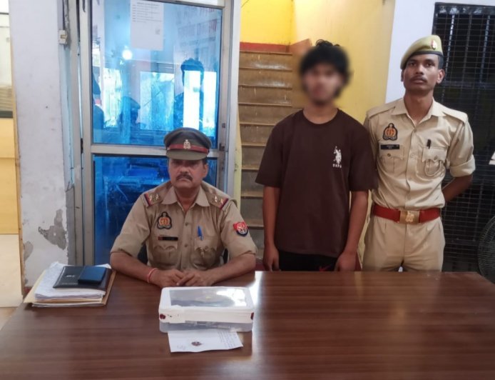 Hathras: हत्या के प्रयास के मामले में नामजद आरोपी गिरफ्तार, तमंचा व कारतूस बरामद। 