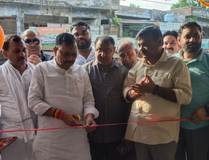 Hardoi : हरदोई में अटल चौक के पास नए सार्वजनिक शौचालय का हुआ उद्घाटन