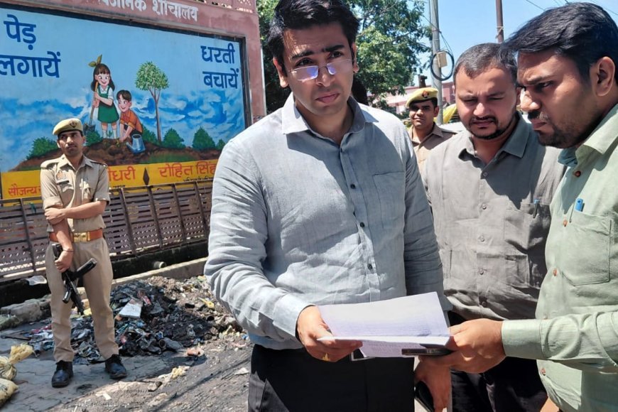 Hathras: मानसून से पहले जलभराव रोकने को डीएम ने किया नालों और पंपिंग स्टेशन का निरीक्षण। 