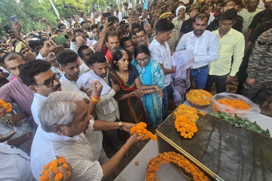 Sitapur : जम्मू-कश्मीर में कर्तव्य निभाते हुए नैमिषारण्य का लाल वीरगति को प्राप्त, पैतृक गाँव में सैन्य सम्मान के साथ हुआ अंतिम संस्कार